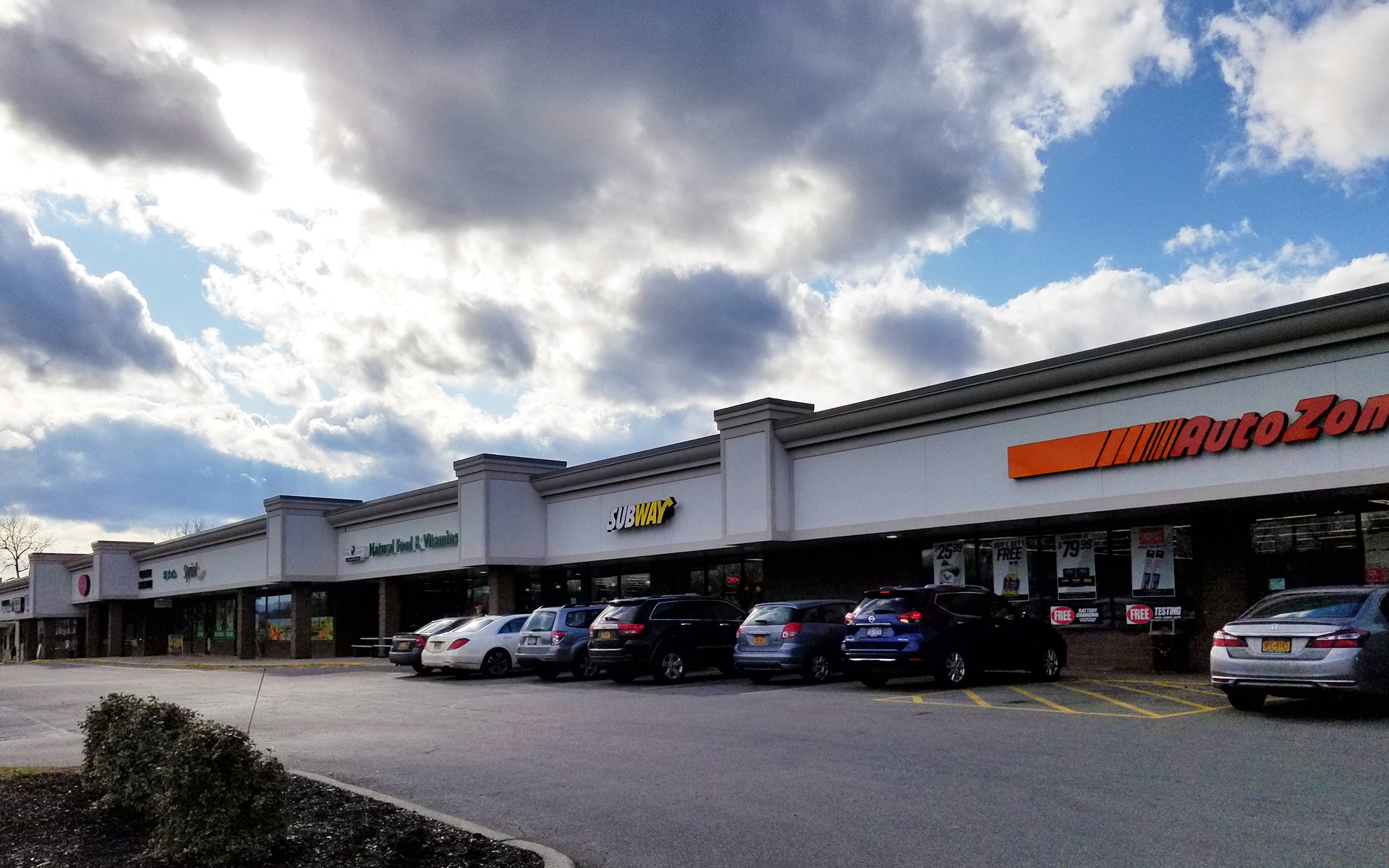 ROYAL PROPERTIES NAMED EXCLUSIVE BROKER FOR 44,000 SF CENTER IN