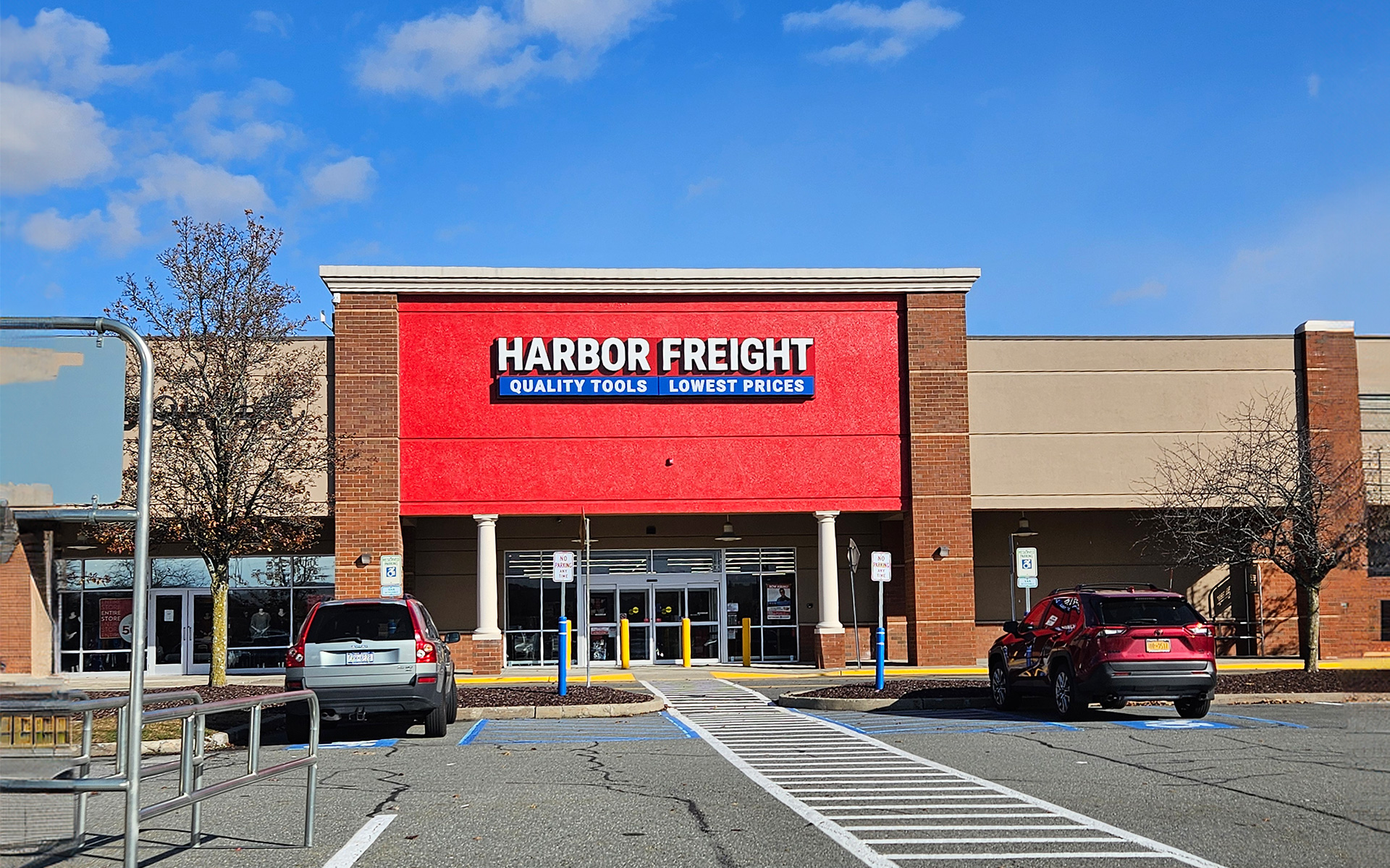ROYAL PROPERTIES BROKERS HARBOR FREIGHT DEAL AT WOODBURY CENTRE IN